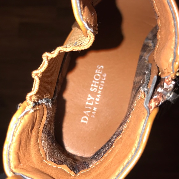 Chunky Heel Ankle Booties - Picture 3 of 3